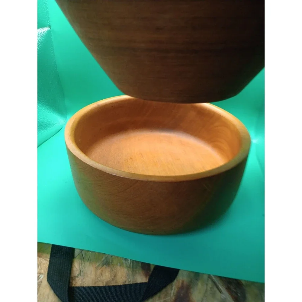 12 Bowls, 4 Salad Bowls, 2 Mixing Bowls, 1 Bigger Salad Mixing Bowl Wood Set